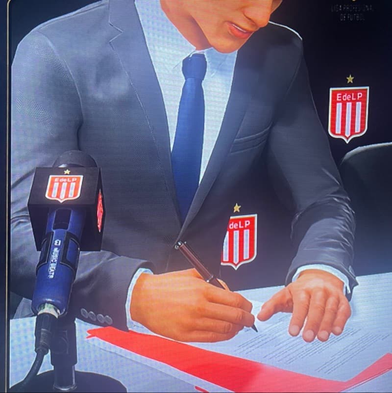Após muita espera o ponta esquerda cria da base do estudiantes LP subiu para o profissional torcida espera muito dele 😁 ￼￼
