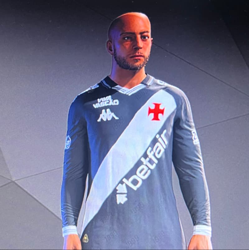 Segundo dia nos profissionais do Vasco e os caras armaram um trote e rasparam a minha cabeça! Vai ter volta!