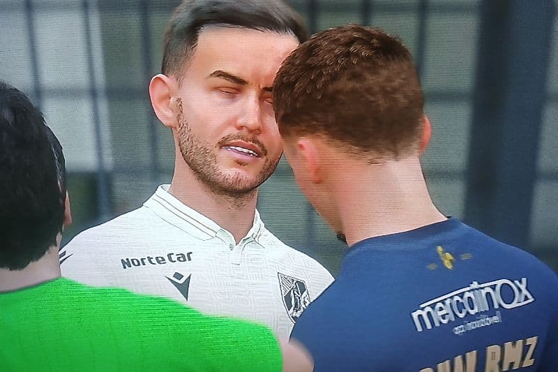 CONFUSÃO! Ruan Ramírez jogador do Gil entra em confusão com Borevkovic, atleta do Vitória, e acabaram os dois por ver a cartolina amarela…