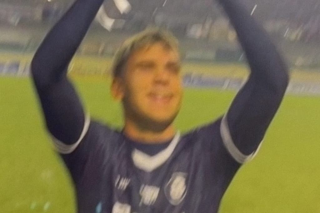 Enzo brilhou: 45j, 28g, 11a. Artilheiro e craque na Série B, Copa do Brasil e Copa América, com título e hat-trick na final.
