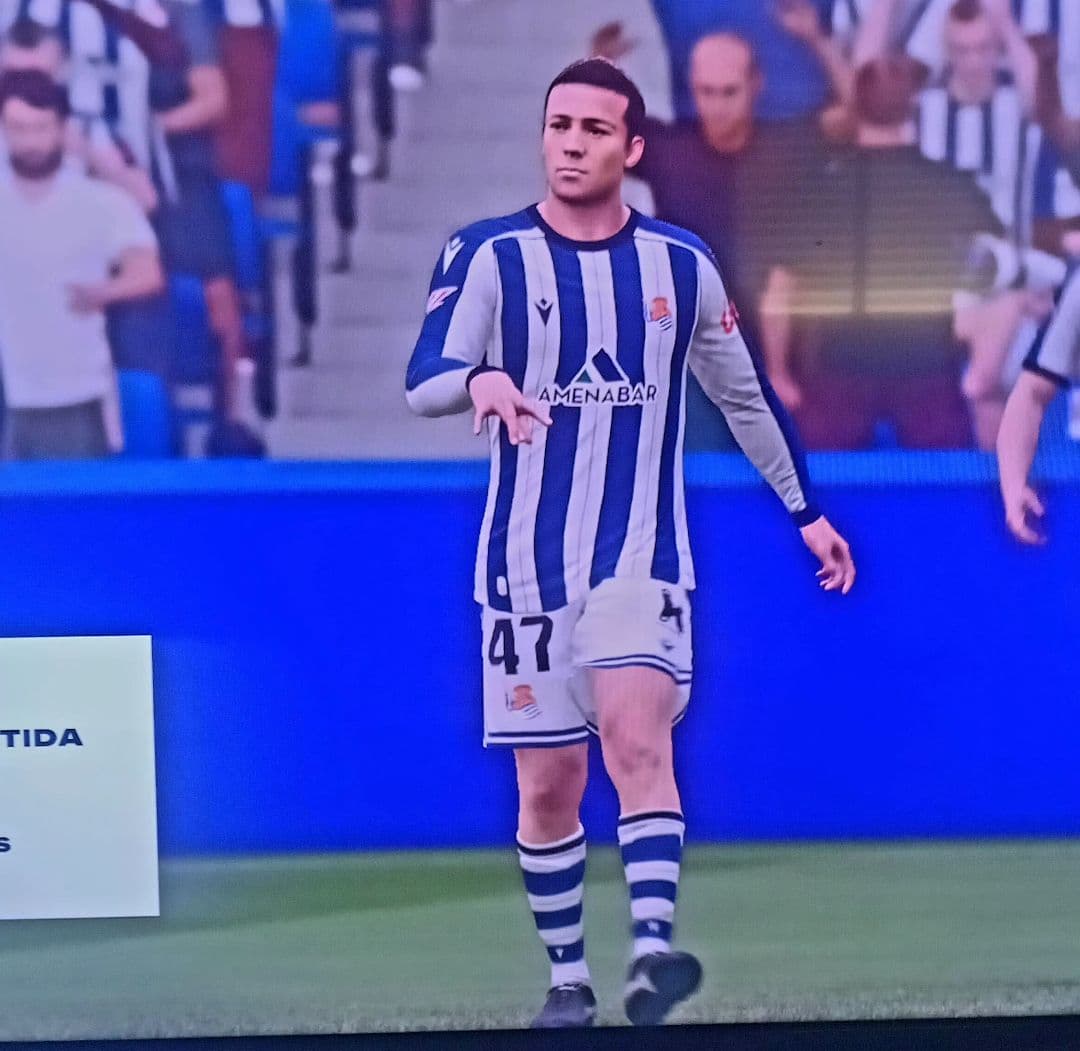 Estou muito feliz por finalmente marcar meus primeiros gols da carreira, Tem mais vindo por ai!