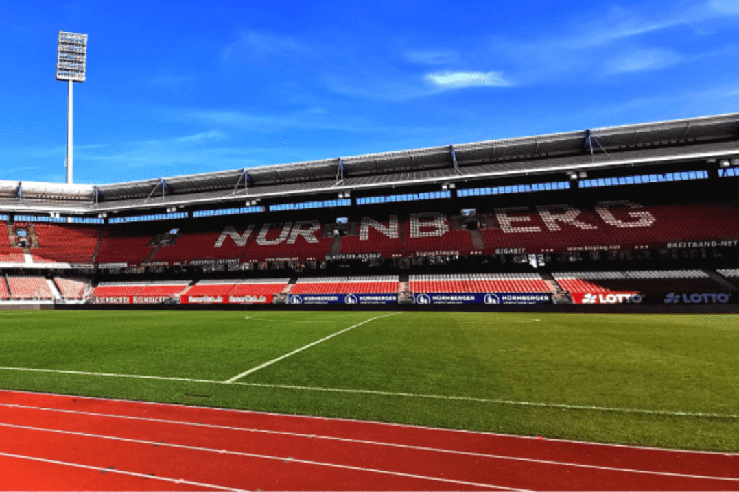 Bom, hoje estou fazendo a minha última volta em torno desse estádio que foi muito significativo para mim. Nunca me esquecerei dos dias fr…