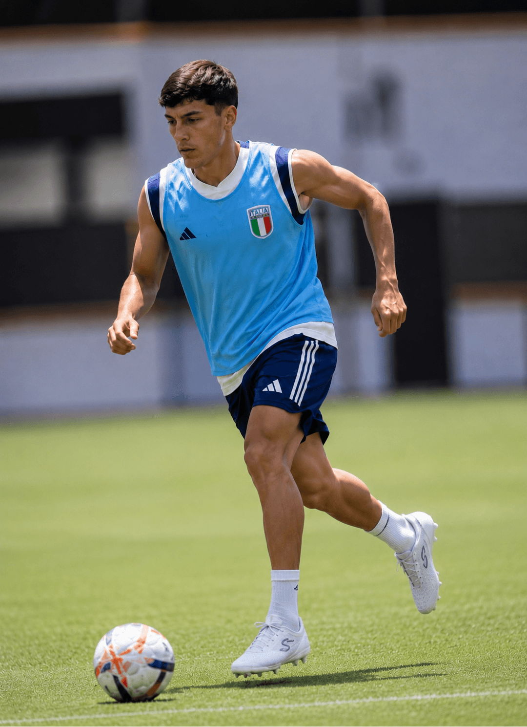 CONVOCADO!? 🇮🇹👀 Após o jogador brasileiro Gean da Roma se naturalizar Italiano de forma sigilosa das redes sociais, o atleta foi visto…