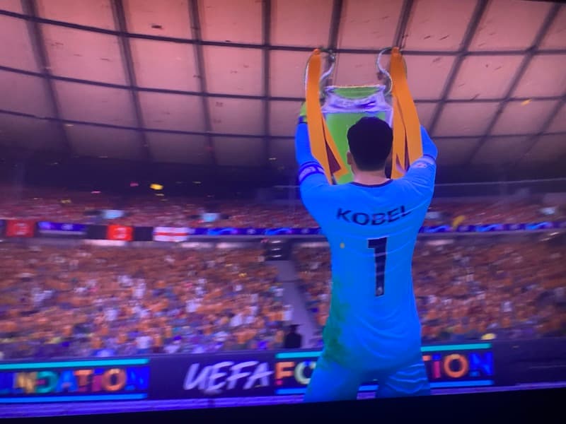 PODE FESTEJAR KOBEL VOCÊ MERECE MAIS QUE TODO O MUNDO 🧡❤️