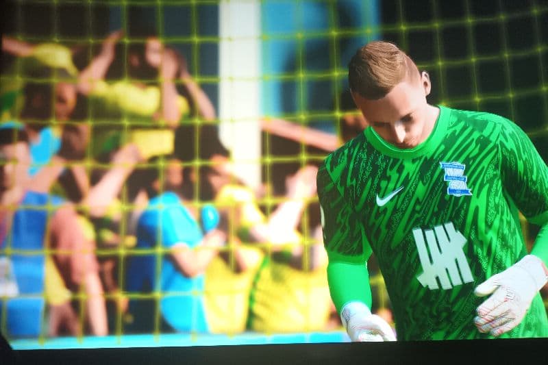 Allsop defende o penalti de Target aos 39 do primeiro tempo o placar continua 2x1 para nós