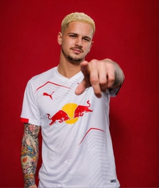 🗞 Rui tá voando na Alemanha! • O jogador recém-contratado pelo RB Leipzig, tá brocando, tendo feito 4 gols e 2 assistências, em 2 JOGOS!…