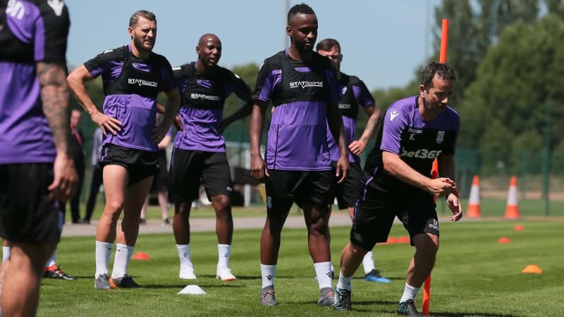 “Estamos prontos pra temporada — foco, intensidade e orgulho de vestir o Stoke City!” ⚽🔥