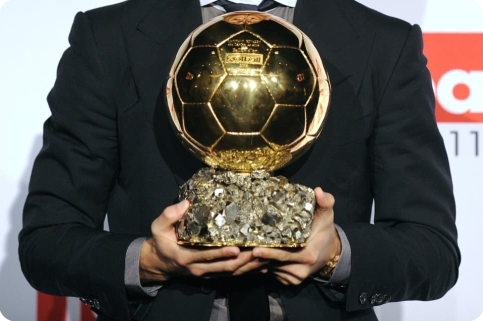 Arthur Alves consegue sua segunda bola de ouro e diz: -Estou grato,sem meus amigos e companheiros me motivando não teria conseguido!.
