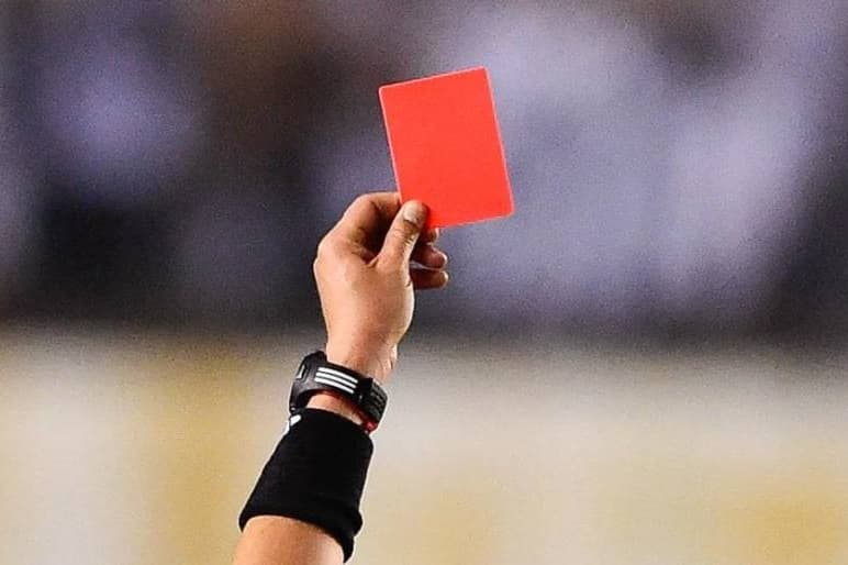 Peço desculpas aos torcedores pelo vermelho contra o FC Porto. Me comprometo a melhorar