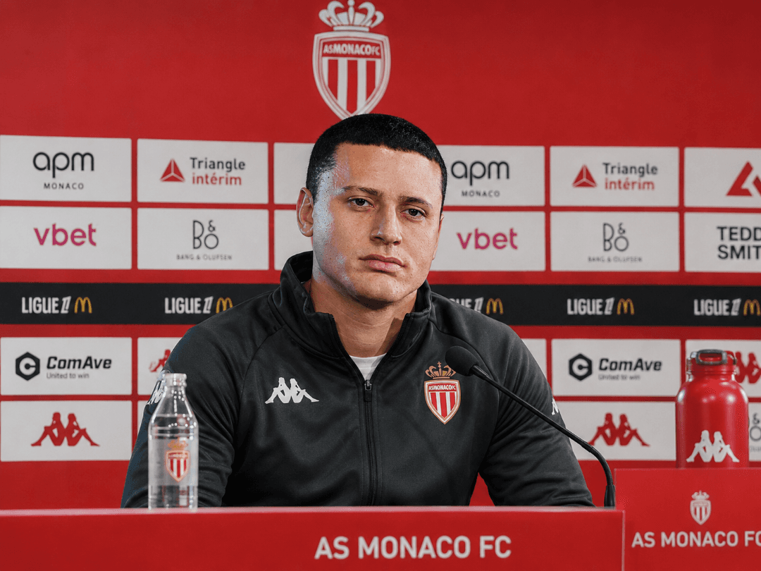 O técnico William Sanders assume o controle do Mônaco