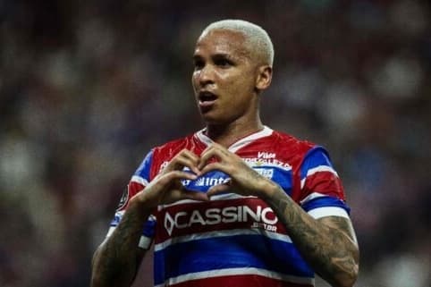 SOBRE O DEYVERSON: "foi só um empurrão nada mais grave Deyverson pode jogar contra o Barbalha pelo cearense"
