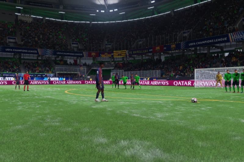 (ACESSORIA) Falta em Fletcher próximo da área, ele vai pra cobrança. Pode virar o jogo aqui. Wolfsburg 2-2 Barcelona