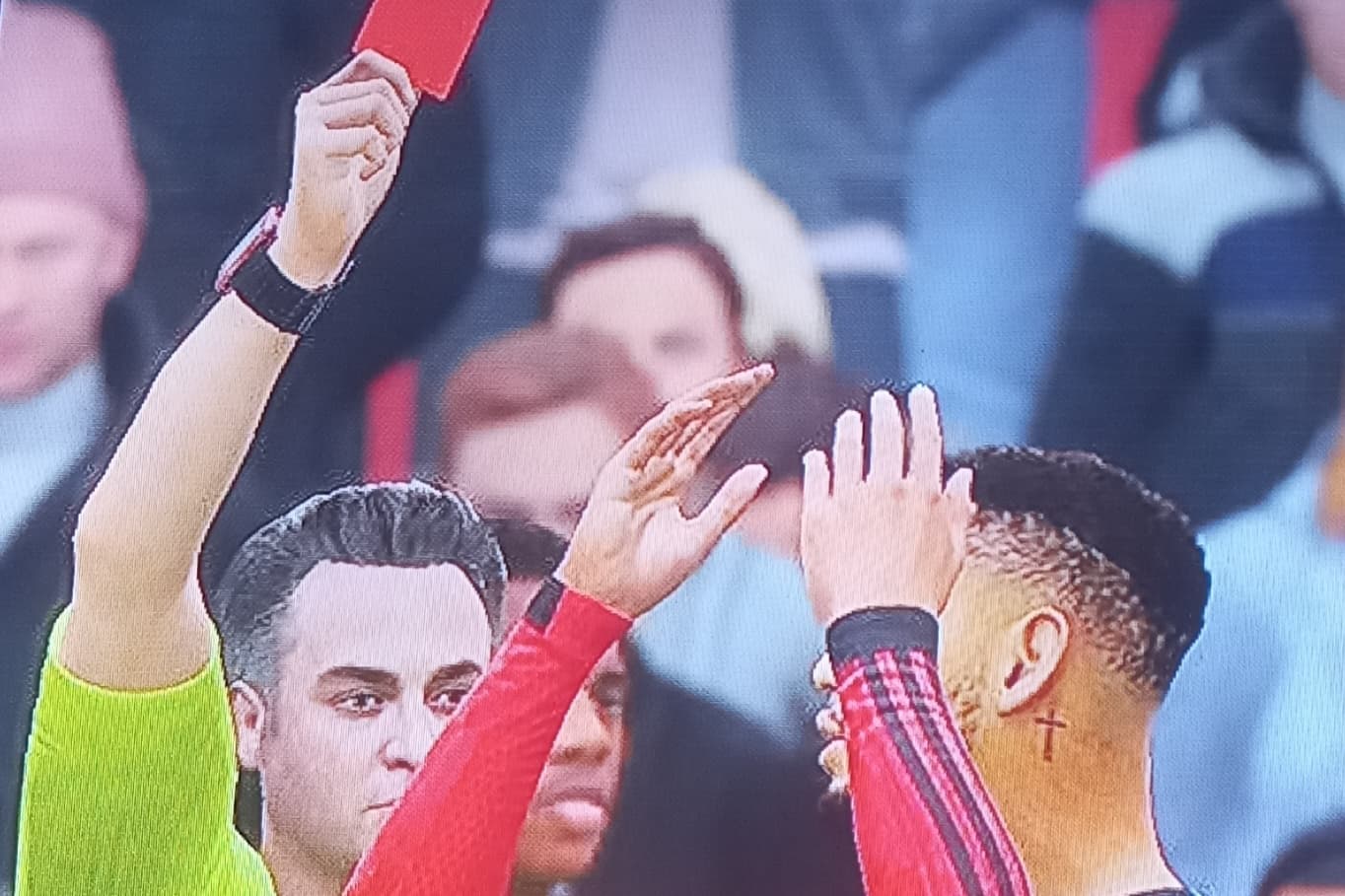 M. Cunha foi expulso na vitória de Manchester United contra o Newcastle e, por isso, está suspenso para o próximo jogo