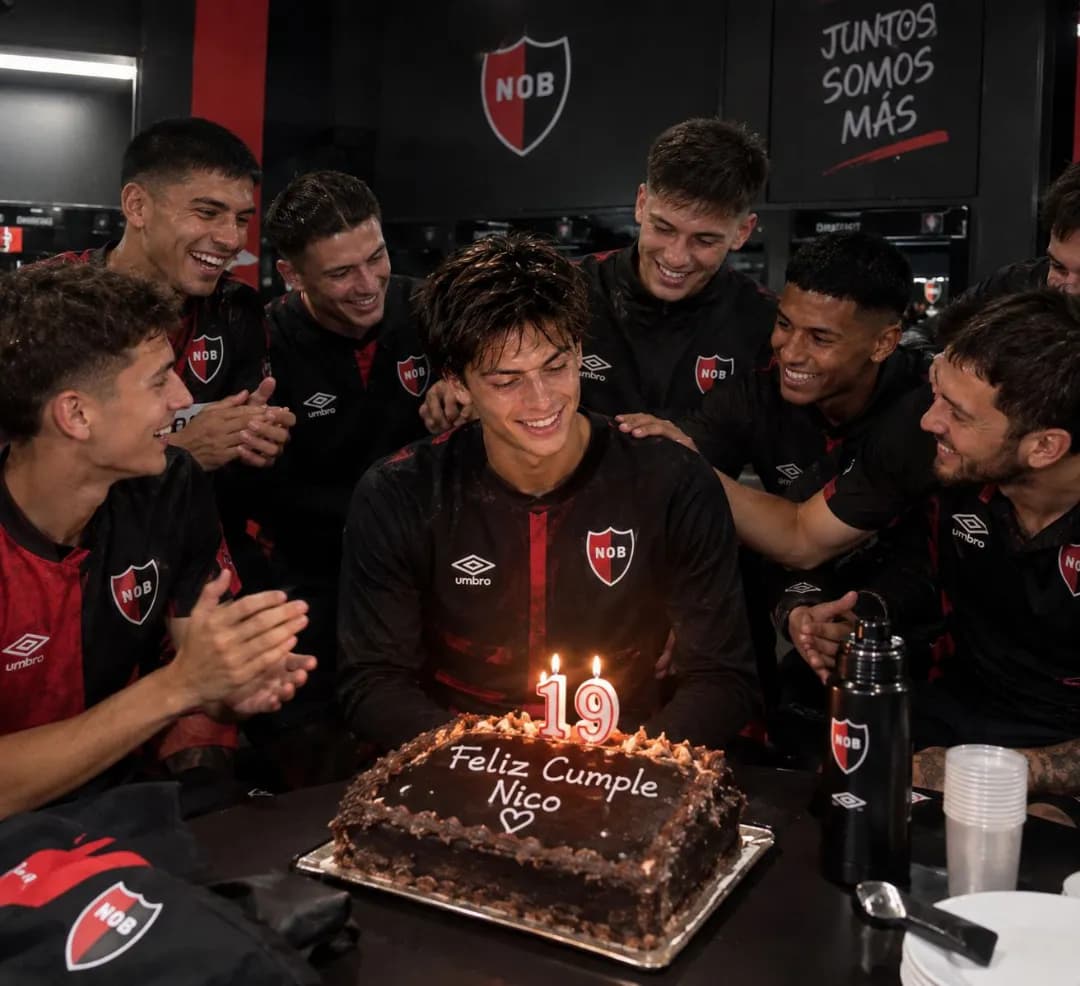 Completando o meu 19° aniversário e não podia estar mais agradecido...🎉🎉 Obrigado a todos e que venham muitas vitórias além❤️🖤