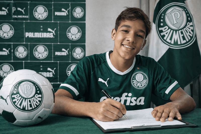 Primeiro contrato como profissional {@}[SE PALMEIRAS](68f58cfffc180216c5ad10ef) Vamo verdão 💚🤍💚🤍
