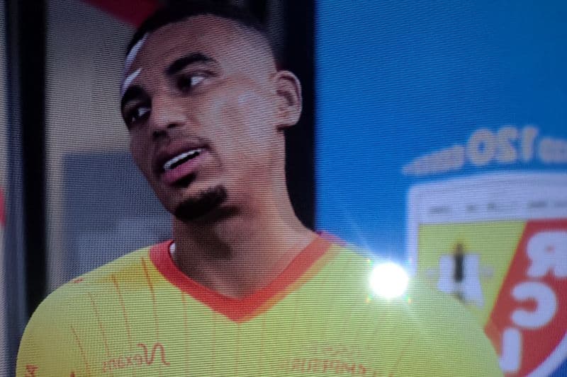 Com 23 mil euros de salário e 3 anos de contrato Alexander Djiku é o primeiro reforço do lens na temporada 25/26