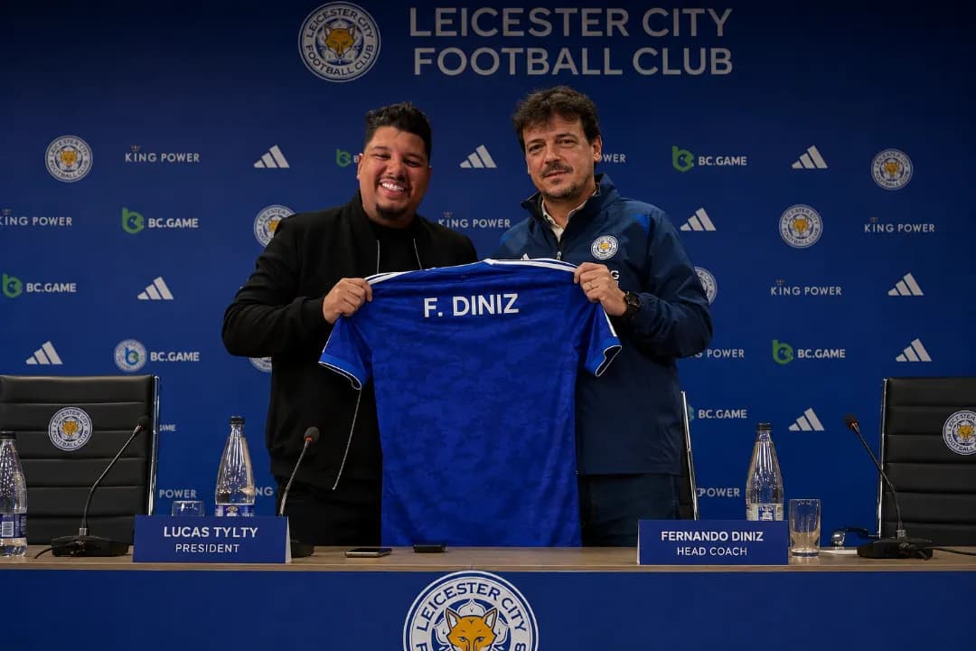 🚨 O DINIZISMO CHEGOU NA 3ª DIVISÃO INGLESA! 🦊🇧🇷 ​Lucas Tylty assumiu o Leicester e anunciou Fernando Diniz como novo técnico na Leagu…