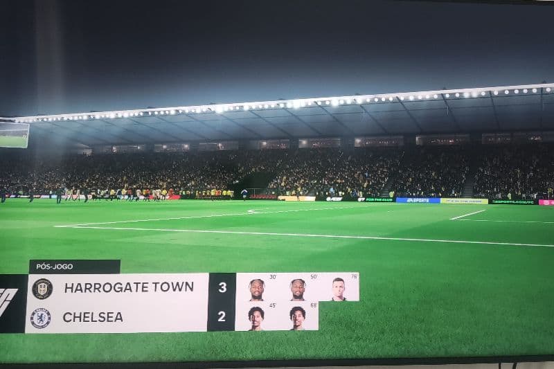 Vitória histórica! Harrogate vence o Chelsea por 3 a 2 e está na final da Carabao Cup. Dois gols de Jones e o gol da vitória de Keogh em …