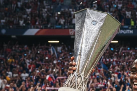 Obrigado #OL. É um sentimento de muita gratidão ao clube, a torcida e aos meus companheiros de ter me permitido vivenciar tudo isso. 50 j…