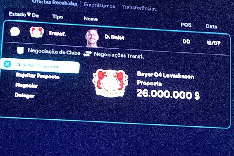 Bayer Leverkusen quer Dalot que estava na lista de transferências (Flick irá aceitar??)