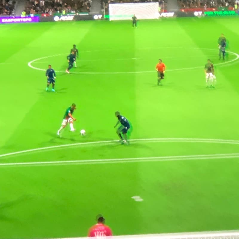 “OI 👋 BOA NOITE 😴 SERÁ QUE VAI TER GOL DO OCEAN HOJE? 🧪💨” 🎵 que golaço de fora da área pqp, os cria do estrela tão com tudo! ⭐️🌪️