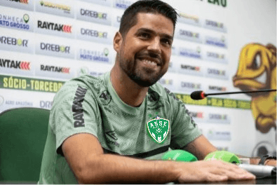 ⚪Hoje e um dia especial para Oliveira! pois esse será o seu primeiro jogo no comando de Saint-Étnienne. Para esse jogo ha muitas espectat…