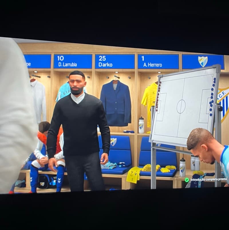 Hora de começar a carreira, infelizmente nosso Málaga perdeu o primeiro jogo, mais estamos só começando a primeira temporada