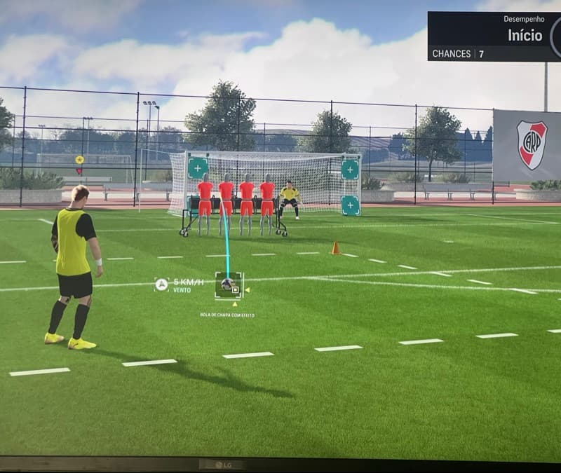 Depois de uma goleada de 4x0 com uma assistência minha , o professor quer que eu comece a bater falta #borapracima🫡⚽️