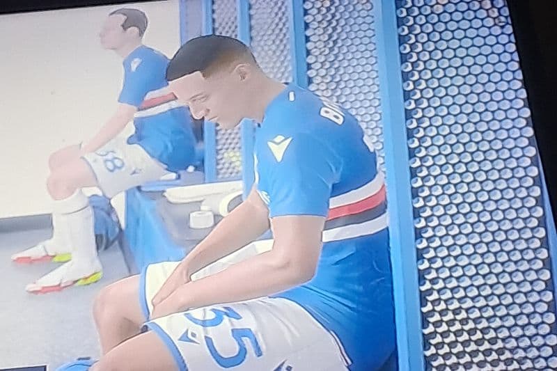 Primeira expulsão da carreira que deixa o técnico com raiva perdendo um jogador importante numa partida contra o poderoso Milan