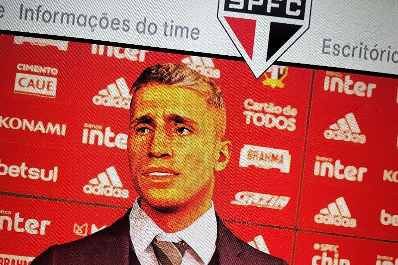 Em meio a entrevista do hernán crespo ele disse "Sou um técnico experiente, venho assumir pela segunda vez um Time onde tenho admiração p…
