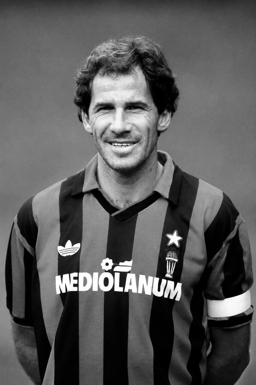 El fútbol pierde a una leyenda, pero su legado vivirá para siempre. 🕊️