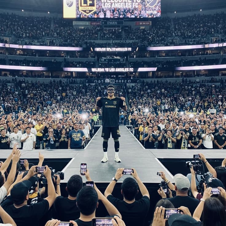 Fim de temporada! Campeão da MLS/ USA CUP Maior artilheiro da temporada Obrigado LOS ANGELES! 💛🖤💪🏼