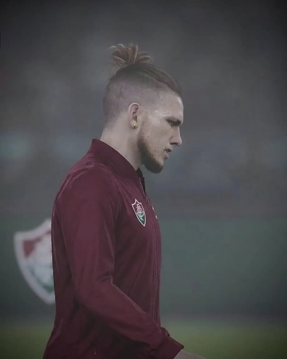 Muy feliz por mi debut con esta camiseta. Un orgullo defender este gran club. ¡Vamos, Flu! 🇭🇺