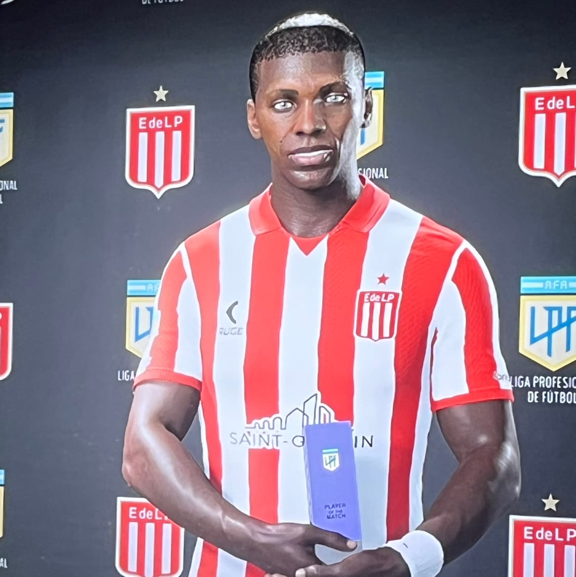 Melhor em campo contra o Gymnasia o primeiro de muitos 🙏🙏🙏. 1 gol e muitos dribles #vitorianaliga