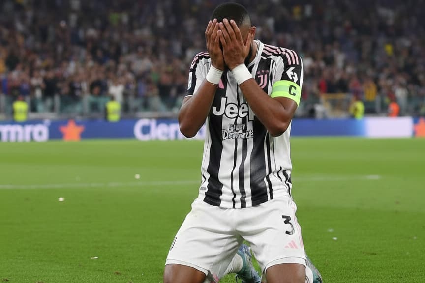 Abbiamo lottato fino alla fine, la Vecchia Signora è in piedi! Andiamo avanti a testa alta. #juve ⚫⚪