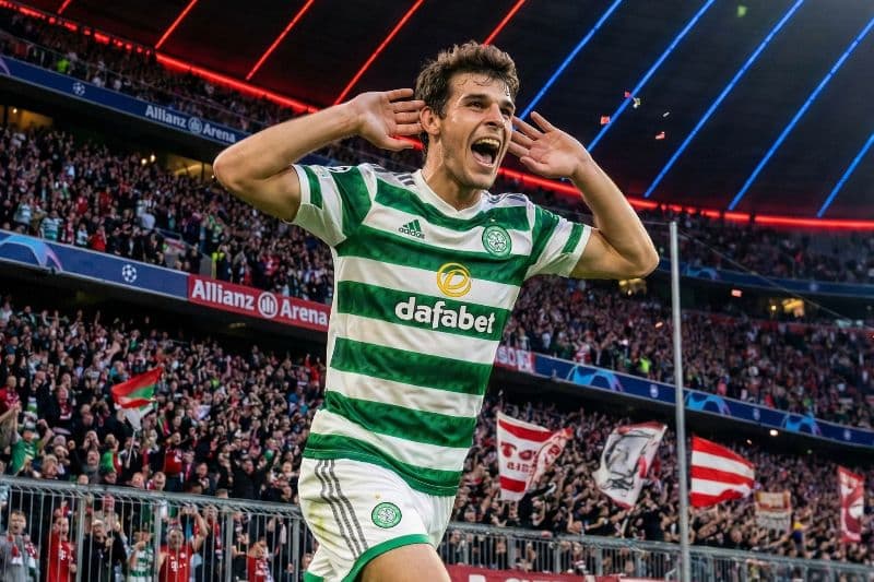 Paulo Roberto scores a brace as Celtic beat Bayern 2–1.