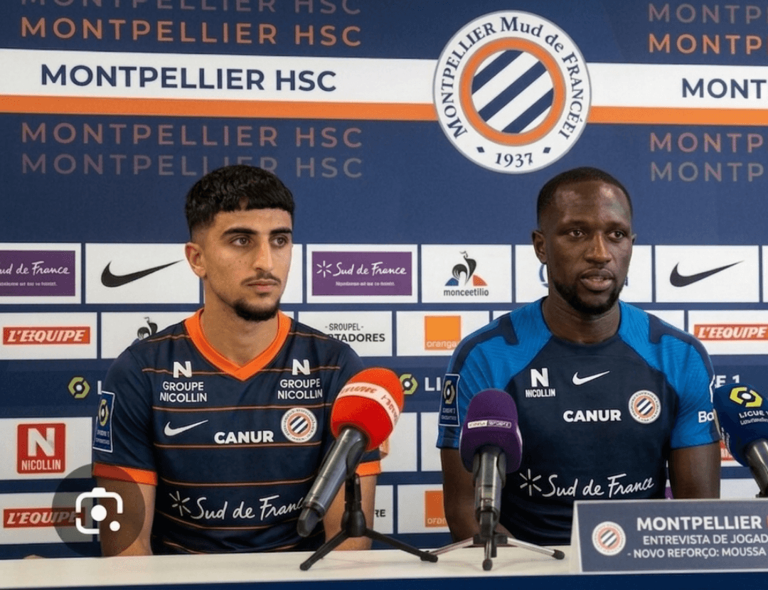 "ELE VOLTOU! 😍 Moussa Sissoko é do Montpellier! A lenda do futebol francês traz sua força e liderança para o nosso meio-campo. Vamos co…