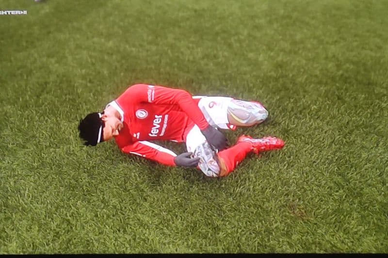 Lesionado juiz não deu nada foi de costa depois outro cara me deu carrinho nem também