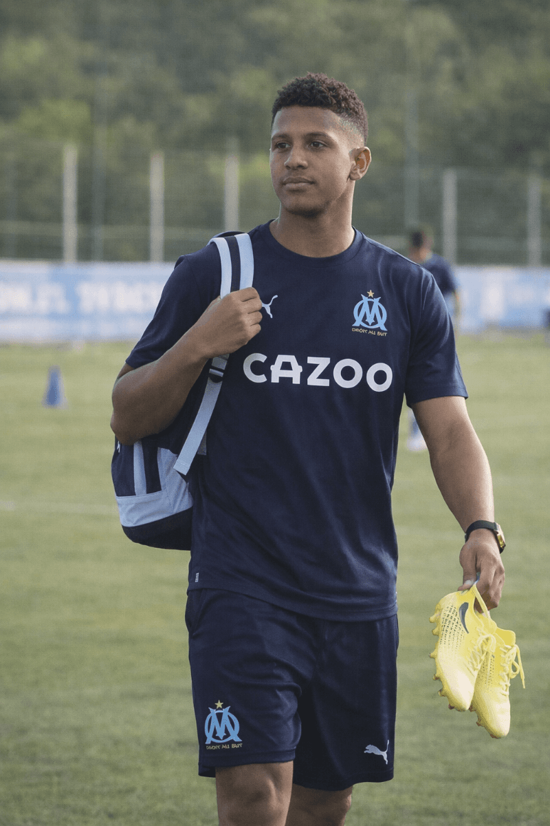 Miguel segue nos treinos para os próximos jogos, expectativas altas para ver a temporada do Miguel no Olympique