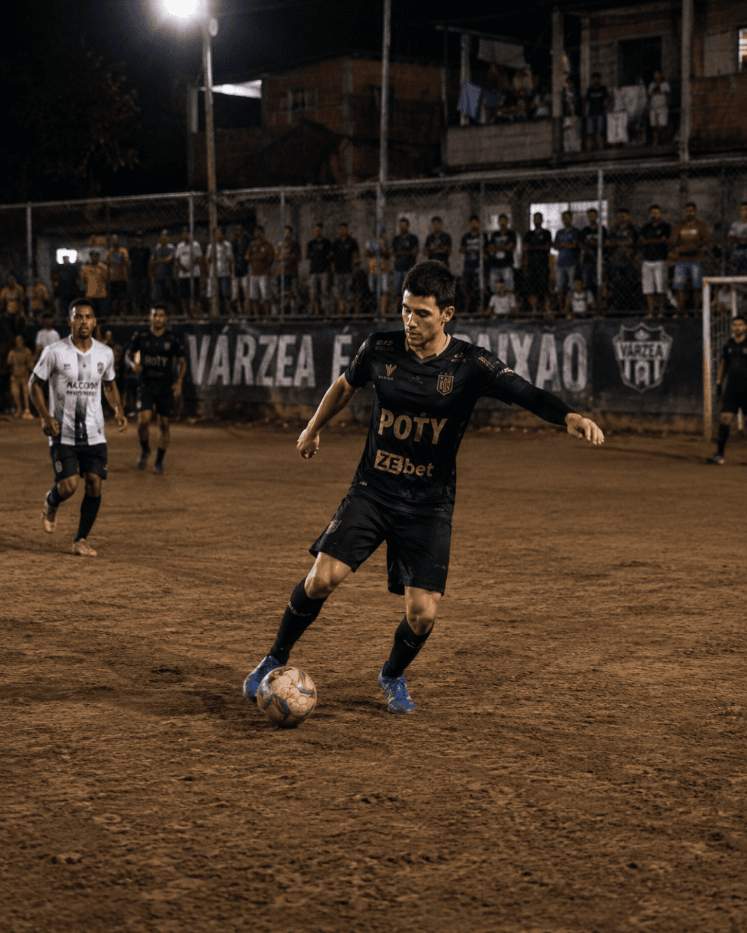 ⚽ "Mais um dia na várzea feito. Um passo mais perto do sonho."