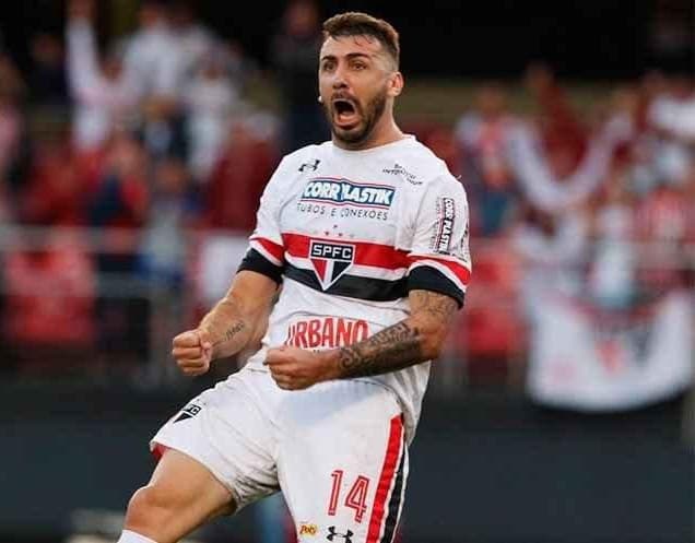 Como joga Pratto! Pratto tem 45% dos gols marcados pelo São Paulo no Brasileirão! Pratto marcou 31 gols e 3 assistências em 26 jogos! Pra…