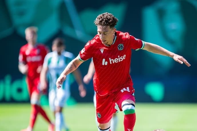 Golllllllllllll do Hannover 96 gol do camisa 10 Rochelt para fecha o caixão Hannover 3 Brimigham City 1.