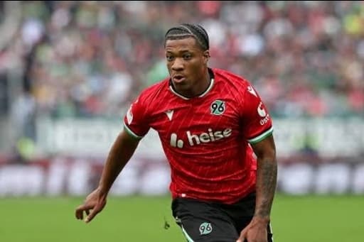 Gollllllll do Hannover gol de Ngankan 3x1 para o Hannover no finalzinho do 1° tempo.