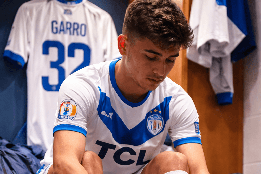 Pido disculpas a la afición de Vélez por la expulsión en mi primer partido. Al menos logré ayudar al equipo con una asistencia y un gol. …
