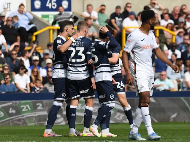 ⚽ Fim de jogo no Liberty Stadium! Empate por 2x2 contra o Swansea. Josh Coburn marcou os gols dos Lions aos 11’ e 45+3’. Fora de casa, mo…