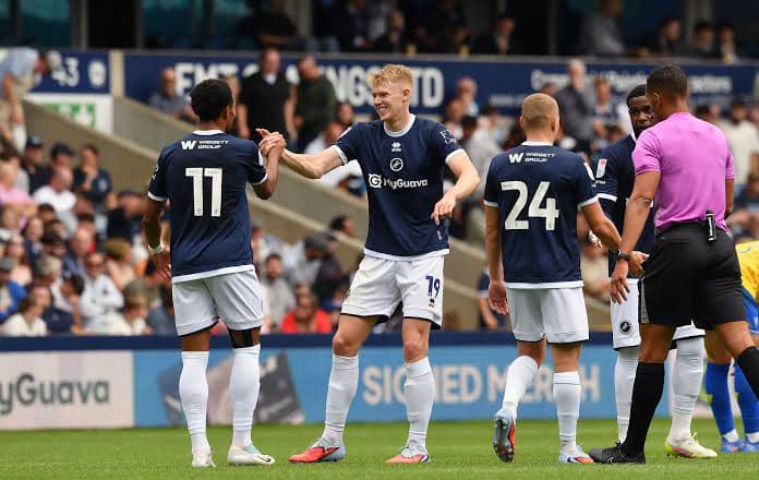 Millwall 3-0 Stoke City 🦁💥 The Den em chamas! Gols de Ajay Matthews (21’), Thomas-Smith (51’) e Daniel Kelly (58’ de pênalti) selam uma…