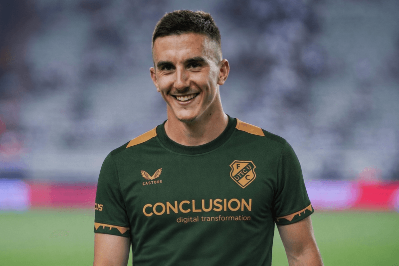 A nova contratação do {@}[FC Utrecht](6955c684bdf8ead8a3eff6be), Šego fez sua estreia... e que estreia!🔥 Ele fez ⚽️⚽️⚽️ gols e um deles …