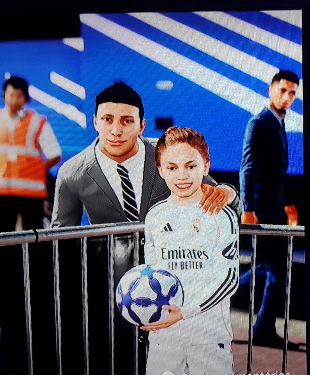 Lucas acabou de chegar ao time do Real Madrid,e ganhou prêmio de melhor atleta do mês Lucas has just joined Real Madrid and won the Playe…