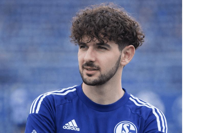 Muito feliz pela oportunidade em defender um clube tão grande como o Schalke 04! Contamos com o apoio de vocês, a caminhada vai ser longa…