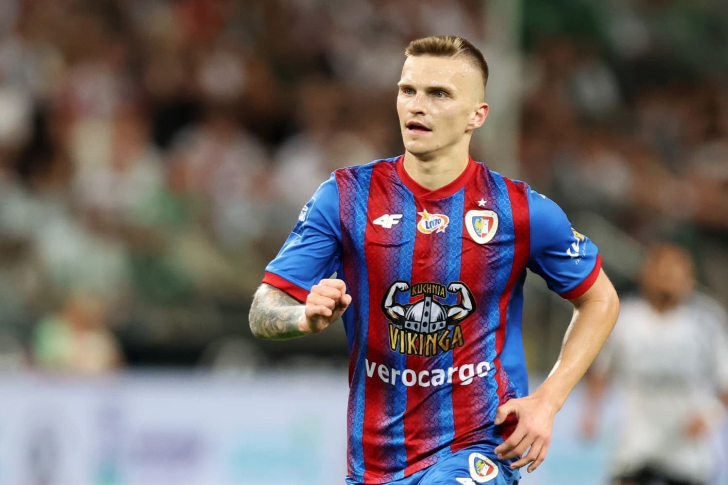 🗞️ VG | Bodø/Glimt faz proposta por Rosolek O Viking FK recebeu uma oferta de €1,65M do Bodø/Glimt 🇳🇴 pelo atacante Maciej Rosolek 🇵�…